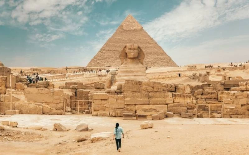 Tour privato delle piramidi di Giza, di Memphis, di Sakkara, delle piramidi di Dahshur e del bazar di El Khan
